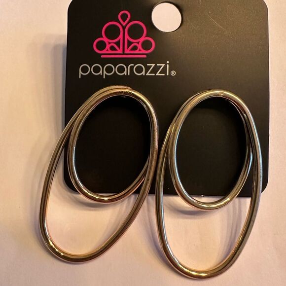 So Oval Dramatic Gold Earrings (249) - Picture 3 of 3